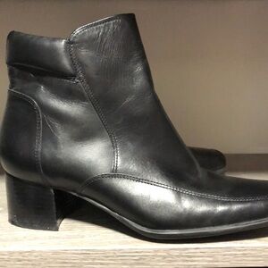 Easy spirit ankle black boots